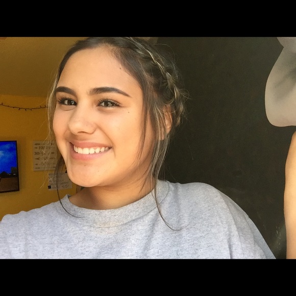 Meet your Posher, Azelia - Picture 1 of 1